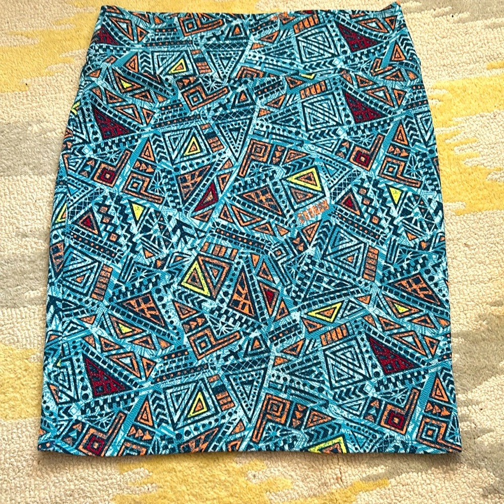 LulaRoe multicolor geometrical print sz L
